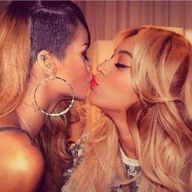 beyonce-kiss-rihanna