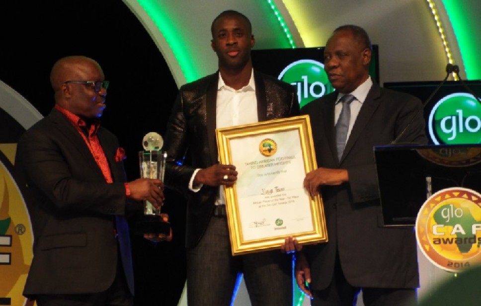 Yaya-Toure-receiving-his-award-968x616