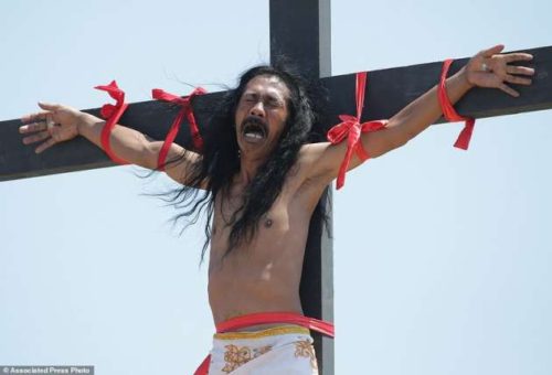 Photos: Meet Ruben Enaje The Man Who Has Been Nailed To The Cross Every Year For 32years To Re-enact Jesus Christ’s Crucifixion Photos: Meet Ruben Enaje The Man Who Has Been Nailed To The Cross Every Year For 32years To Re-enact Jesus Christ’s Crucifixion
